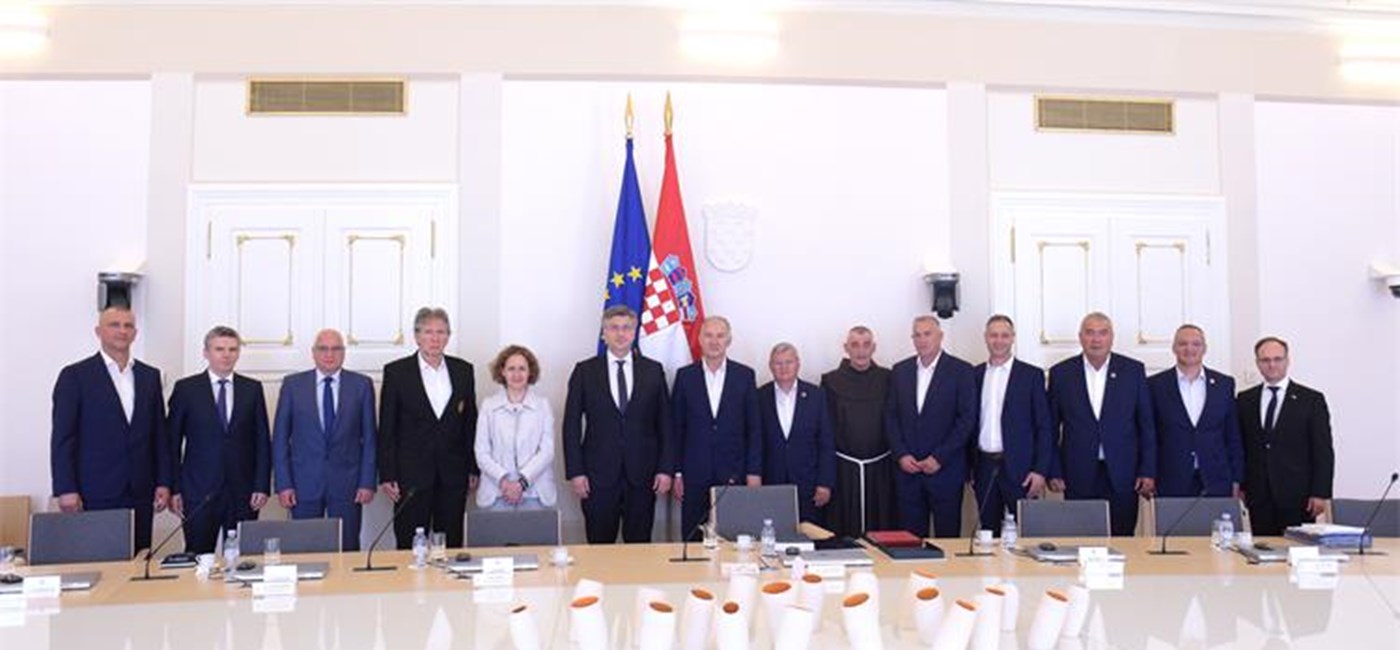 Predsjednik Vlade Plenković sastao se s predstavnicima Viteškoga alkarskog društva Sinj 